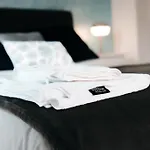 Resort Suites Vecindario فندق مبيت وإفطار